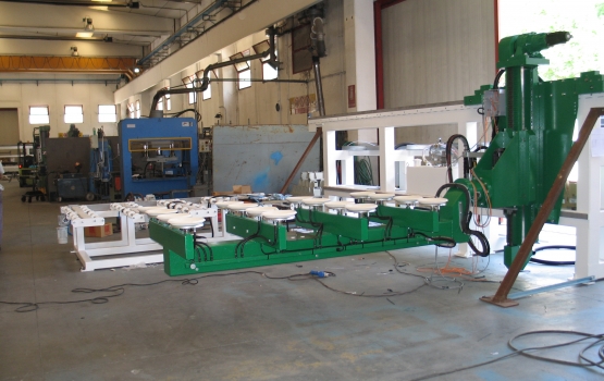 Loading and unloading systems for slabs CL2000